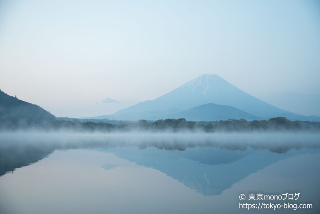 D750と24-120mmの作例。朝もやの富士山。